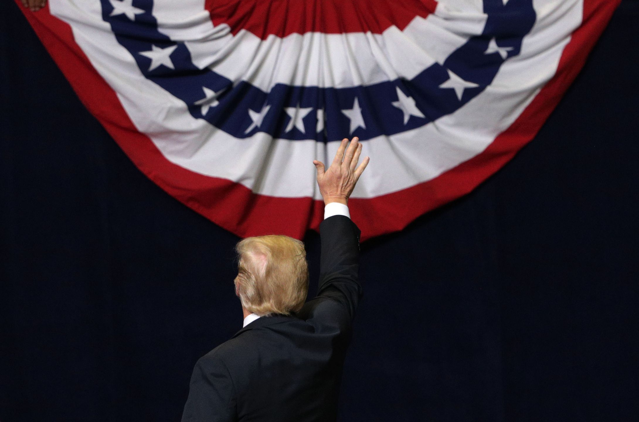 "Kiedy Trump wygrał, zakładałem, że będziemy martwi w ciągu 9 miesięcy", mówi scenarzysta "Czarnego lustra"