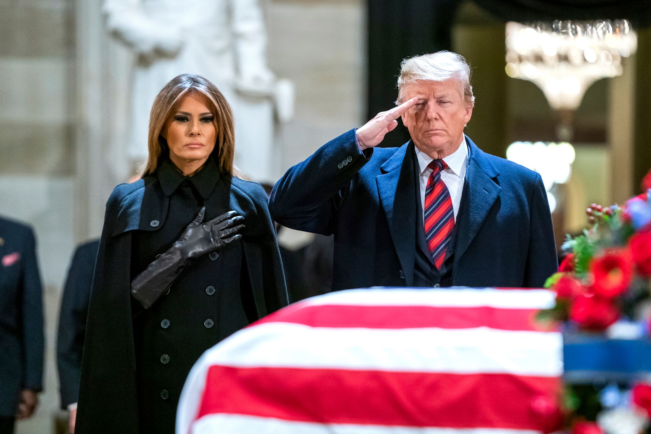 Trumna z ciałem George'a Busha została wystawiona na widok publiczny