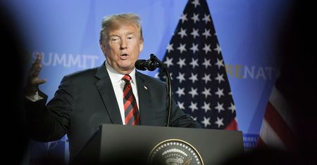 Donald Trump pokazał list od Kim Dzong Una. "Początek wartościowej podróży"