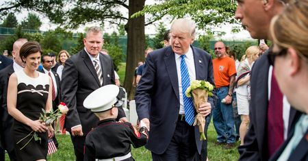 Tym gestem Trump zapunktuje u Amerykanów?