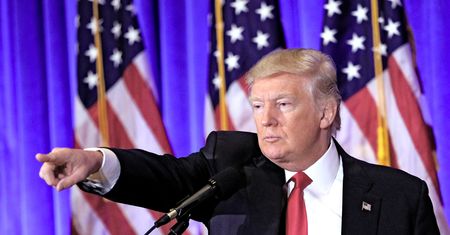 Haker radzi prezydentowi Trumpowi: "Zmień ustawienia bezpieczeństwa"