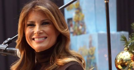 Melania Trump w kreacji za ponad 15 tys. zł. Uwagę przyciąga element wysadzany kryształami
