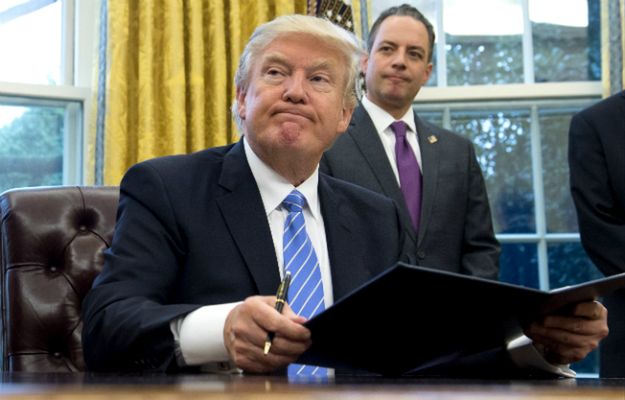 Grupa senatorów chce ograniczyć działanie Trumpa