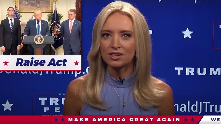 Była dziennikarka CNN Kayleyigh McEnany prezentuje "Real News" Donalda Trumpa