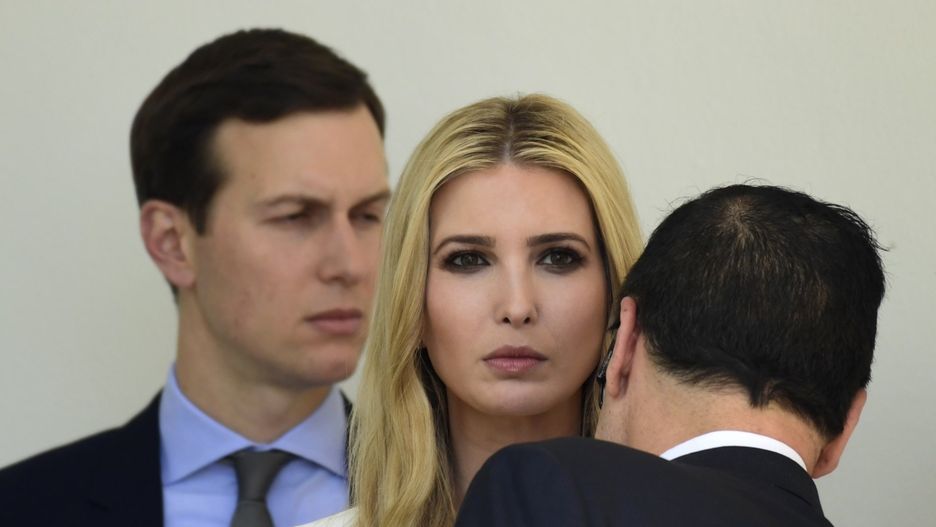 Ivanka Trump z mężem Jardem Kushnerem i sekretarzem skarbu Mnuchinem