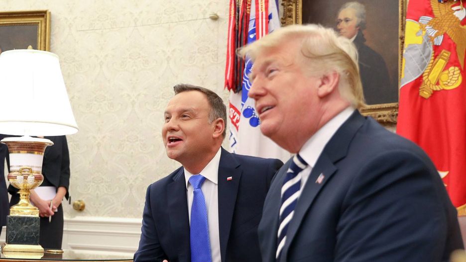 Próba obrony wizyty w USA przez otoczenie Andrzeja Dudy przyniosła więcej problemów, niż korzyści.