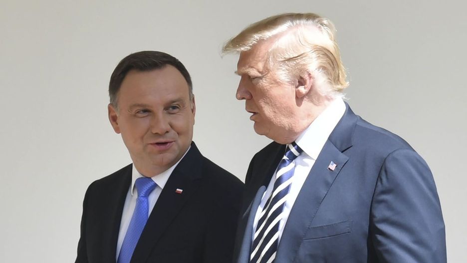 Prezydent Andrzej Duda z prezydentem Donaldem Trumpem, chwilę po ogłoszeniu podpisania strategicznych umów bilateralnych w dziedzinie obronności