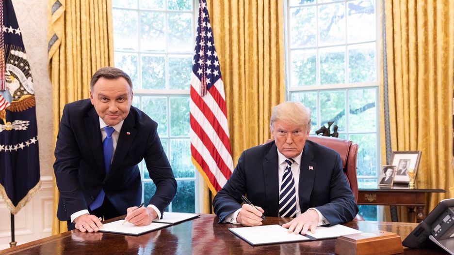 Zdjęcie Andrzeja Dudy i Donalda Trumpa w Białym Domu