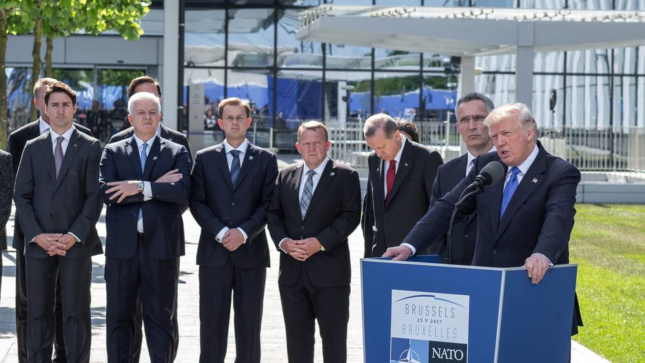 Donald Trump podczas szczytu NATO w Brukseli