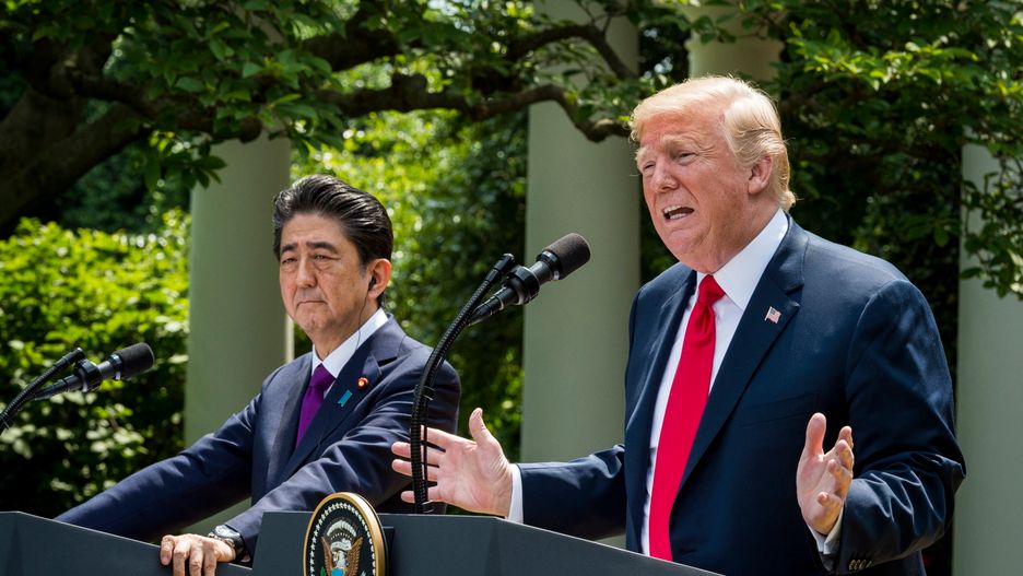 Donald Trump rozmawiał z premierem Japonii Abe o szczycie z Kim Dzong Unem