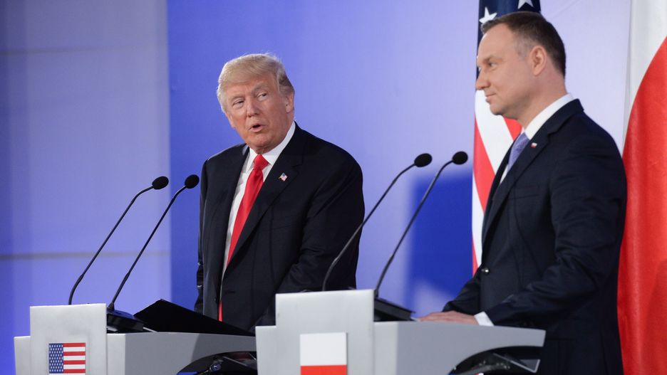 Prezydent Andrzej Duda leci do Białego Domu w momencie jednego z największych kryzysów w administracji Donalda Trumpa