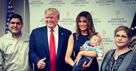 Melania Trump z mężem krytykowani. Przez zdjęcie z dzieckiem ofiar strzelaniny
