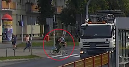 Toruń. Rowerzysta śmiertelnie potrącił kobietę i uciekł. "Sprawdzamy każdą informację"