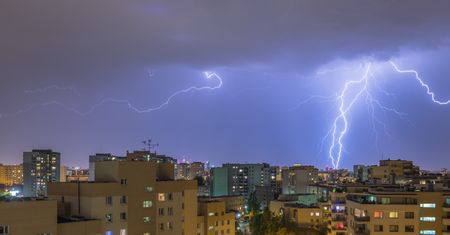 IMGW ostrzega przed burzami z gradem. RCB wysyła SMS-y z informacją o zagrożeniach