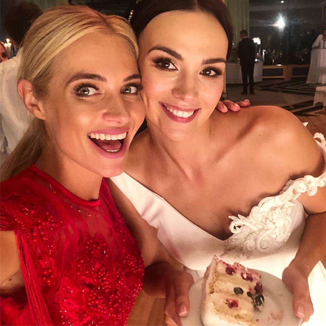 Paulina Krupińska w drugiej sukni ślubnej z Rozalią Mancewicz