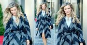 LOOK OF THE DAY: Joanna Krupa we wzorzystym płaszczu
