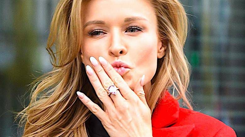 Joanna Krupa złapana za nogę