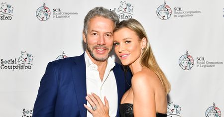 Joanna Krupa pokazała brzuszek. W samym bikini pozowała dla "People"