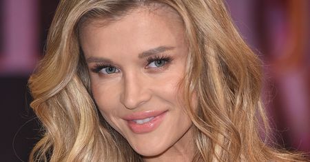 Każdą stać, aby wyglądać jak Joanna Krupa. Modelka założyła sukienkę za 119 zł