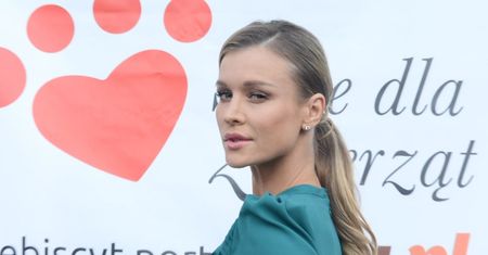 Joanna Krupa z dekoltem do pępka. Jej kreacja skradła show