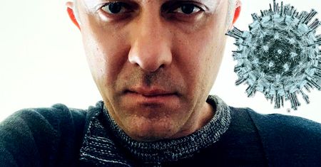 Koronawirus zaatakował ojca Łukasza Płoszajskiego. Walczy o życie pod respiratorem. Aktor zdał relacje ze szpitala