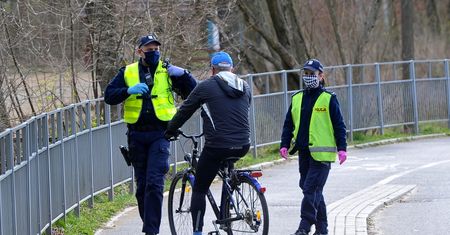 Koronawirus w Polsce. Posypały się mandaty. Policja podała najnowsze dane