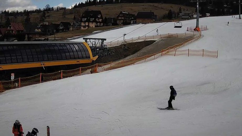 Koronawirus w Polsce. Narciarze nie odpuścili sobie zjazdów.