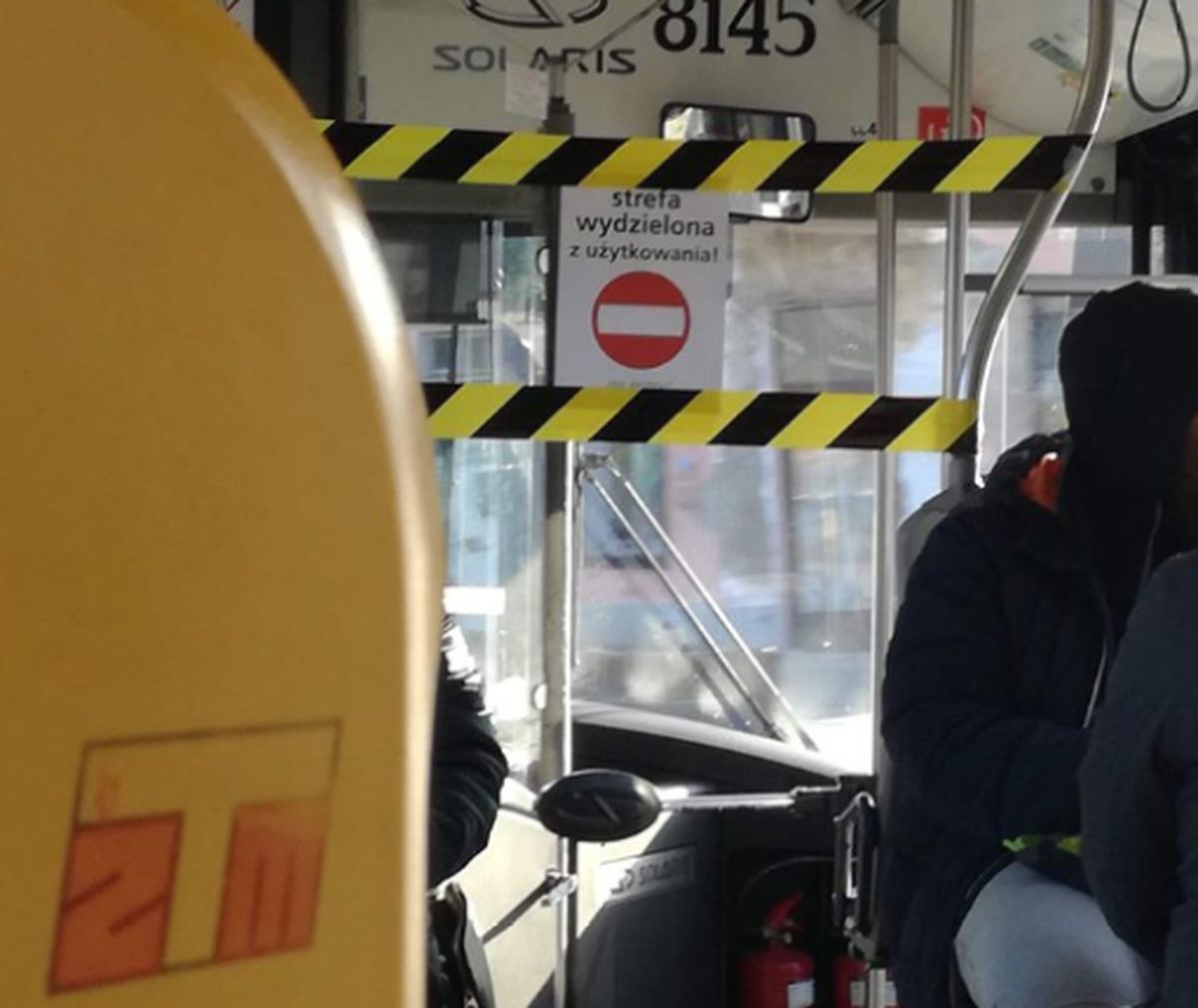 Warszawa: W autobusach komunikacji miejskiej znajdują się wydzielone strefy użytkowania.