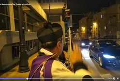 Koronawirus. Samotna procesja księdza z relikwiami św. Antoniego