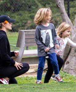 Słońce świeci, pandemia trwa. Gwiazdy nie zdają egzaminu z odpowiedzialności