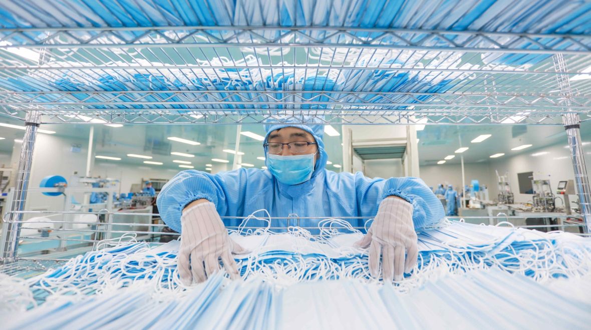 Najbardziej poszukiwanym towarem na rynku stały się maseczki ochronne 