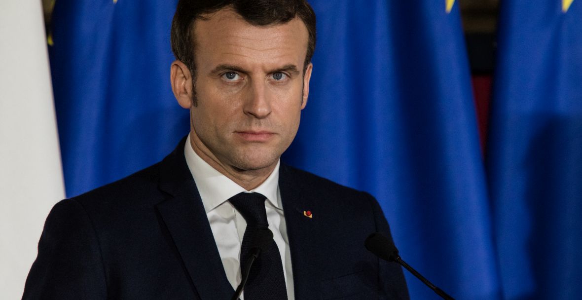 Macron: " Bezpłatna służba zdrowia bez względu na dochód, pozycję, zawód, nasze państwo opiekuńcze, nie jest kosztem czy ciężarem, ale cennym dobrem (…) Pandemia pokazała, że są dobra i usługi, które muszą być wyjęte spod działania praw rynku" 