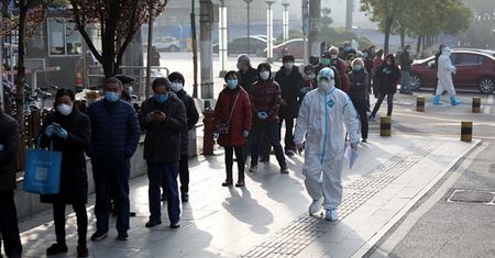 Koronawirus. Blokada chińskich miast zaczyna przynosić efekty
