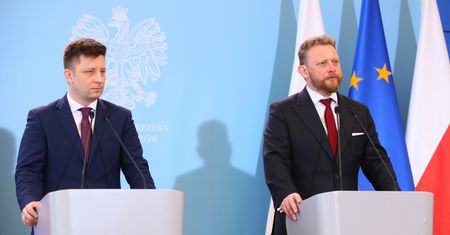 Koronawirus w Polsce. Michał Dworczyk zapowiada zwiększenie mocy produkcyjnych maseczek