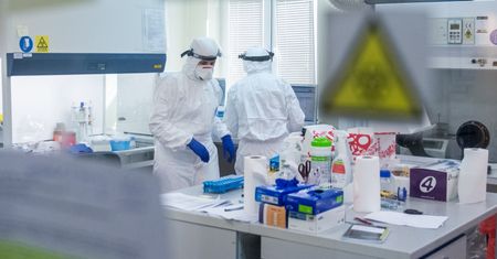Koronawirus w Polsce. Potrzebne są fartuchy laboratoryjne