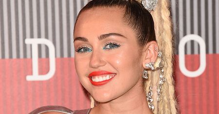 Miley Cyrus znowu szokuje. Gwiazda Disneya rozebrała się dla słynnego fotografa