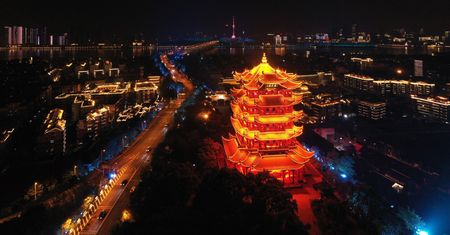 Wuhan otwarte po 76 dniach. Historyczne sceny w mieście