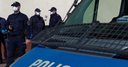 Koronawirus w Polsce. Środa Wielkopolska. Zorganizowali chrzciny. Posypały się mandaty