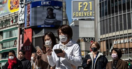 Koronawirus. Premier Japonii posunął się do radykalnych metod