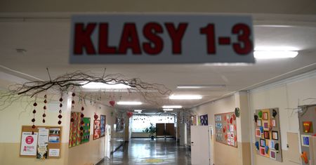 Koronawirus w Warszawie. Szkoły i przedszkola zamknięte, ale rekrutacja trwa
