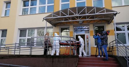 Koronawirus w Zielonej Górze. Rodzina trafiła do szpitala. Wśród nich dzieci w wieku 2 i 4 lat