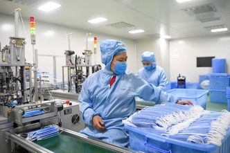 Koronawirus. Chińczycy wykupują maseczki. Polska firma chce im wysłać zapas