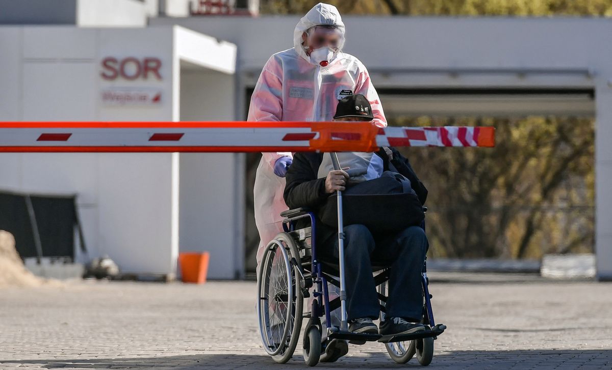 Koronawirus w Polsce. Rząd zaostrza kwarantannę. "Widać rozsądek, ale jeszcze za mało"