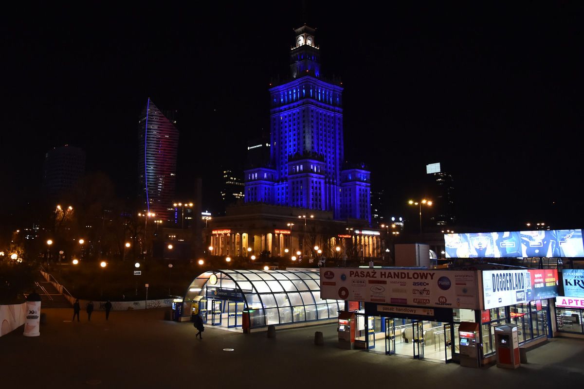 Warszawa rozbłyśnie na niebiesko dla pracowników służby zdrowia