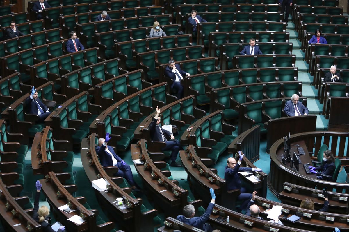 Koronawirus w Polsce. Sejm obraduje nad "tarczą antykryzysową"