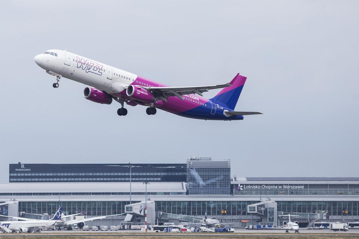 Koronawirus. WizzAir, Ryanair i PLL LOT odwołują kolejne loty