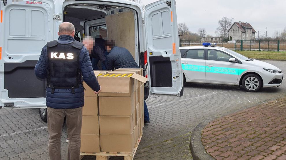 KAS przekaże szpitalom tysiące litrów spirytusu z przestępstwa, który będzie można przerobić na płyn do dezynfekcji.