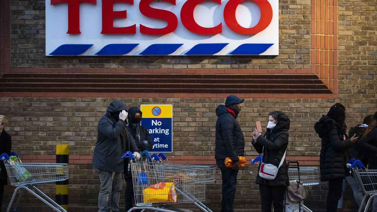 Praca tymczasowa dla 20 tys. osób na Wyspach. Tesco rekrutuje w związku z koronawirusem