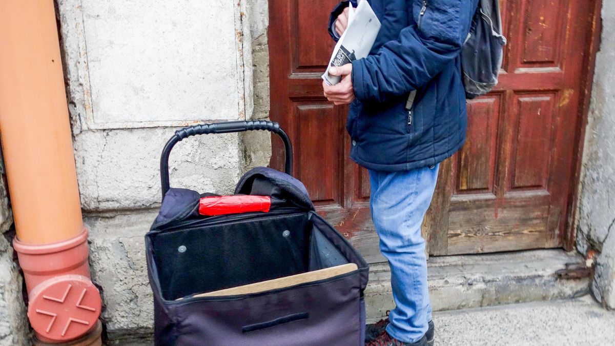 Koronawirus. Jeśli chodzi o adresy objęte kwarantanną, Poczta informuje, że dostaje takie dane z Ministerstwa Zdrowia, a przesyłki pod te adresy są wstrzymywane.