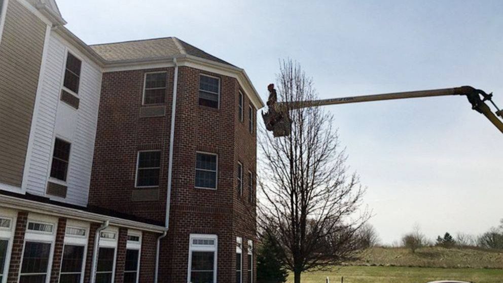 Mężczyzna z Ohio znalazł kreatywny sposób na spędzenie czasu ze starszą matką podczas pandemii koronawirusa